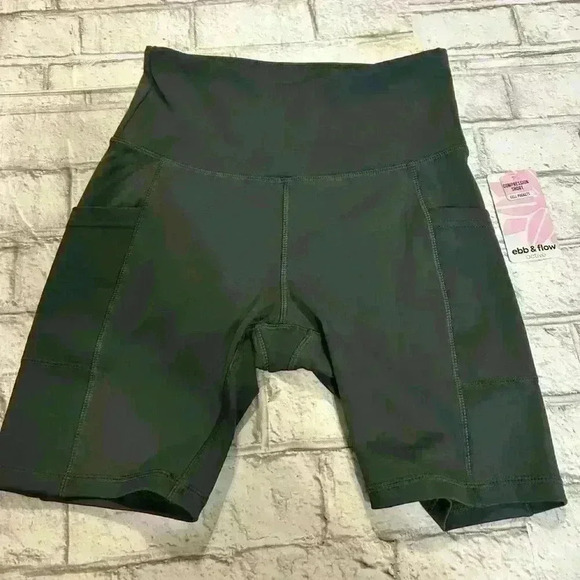 NWT Women’s Ebb & Flow Olive Green Compression Shorts Size Small - Picture 1 of 5